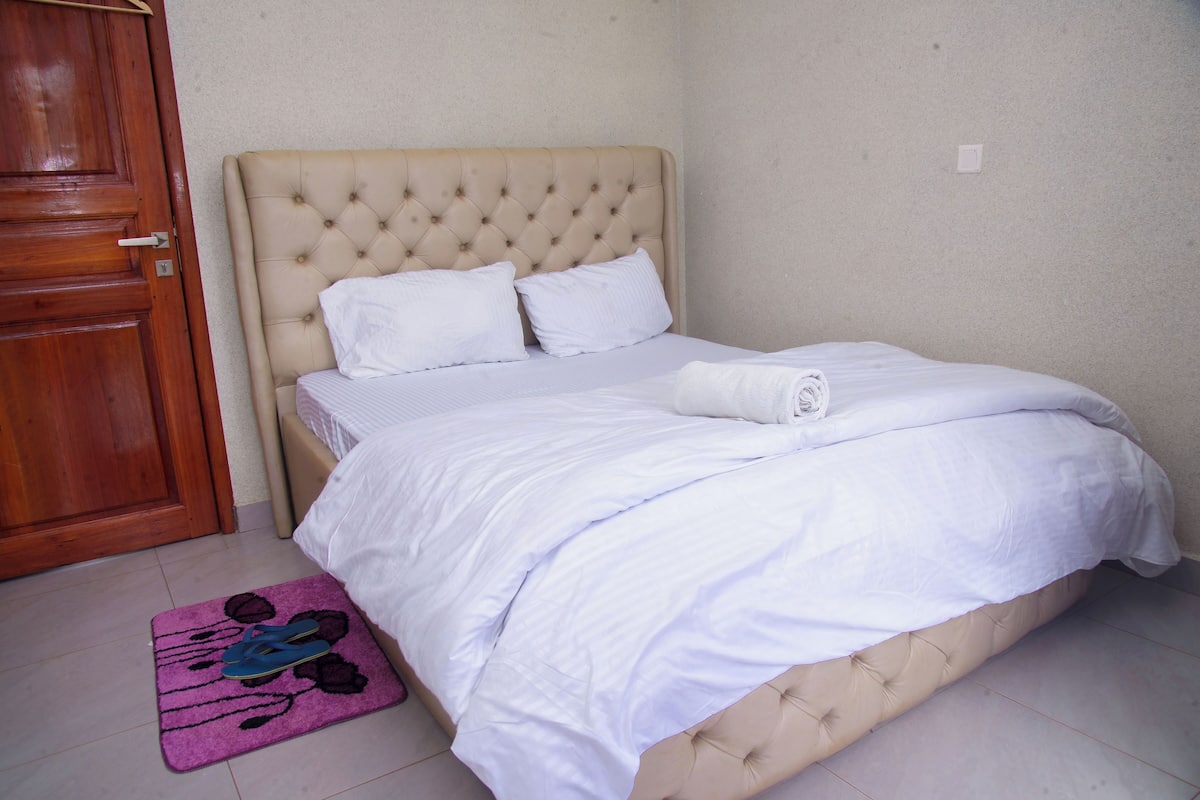 In-room safe, desk, soundproofing, iron/ironing board