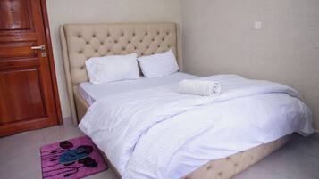 Caja de seguridad en la habitación y escritorio