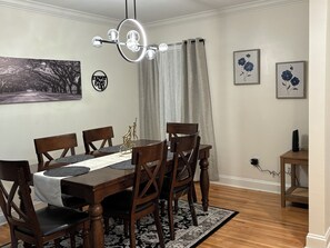 Dining - Relax & Reflect at Bethel, Mint Hill. 5beds, 1 futon 3,5baths (Mint Hill)
