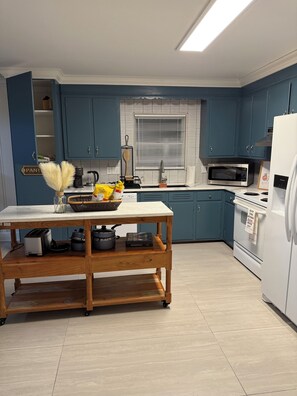 Microonde, forno, piano cottura, lavastoviglie