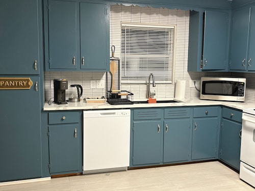 Relax & Reflect at Bethel, Mint Hill. 5beds, 1 futon 3,5baths