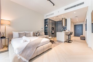 Tallelokero huoneessa, silitysrauta/-lauta, ilmainen Wi-Fi