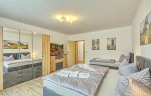 1 bedroom, travel crib, free WiFi - Beautiful apartment in Südharz with WiFi (Südharz)