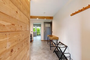 Interior - Apartment 'Wanderer Lodge Am Breitenstein' with Private Garden and Wi-Fi (Bissingen an der Teck)