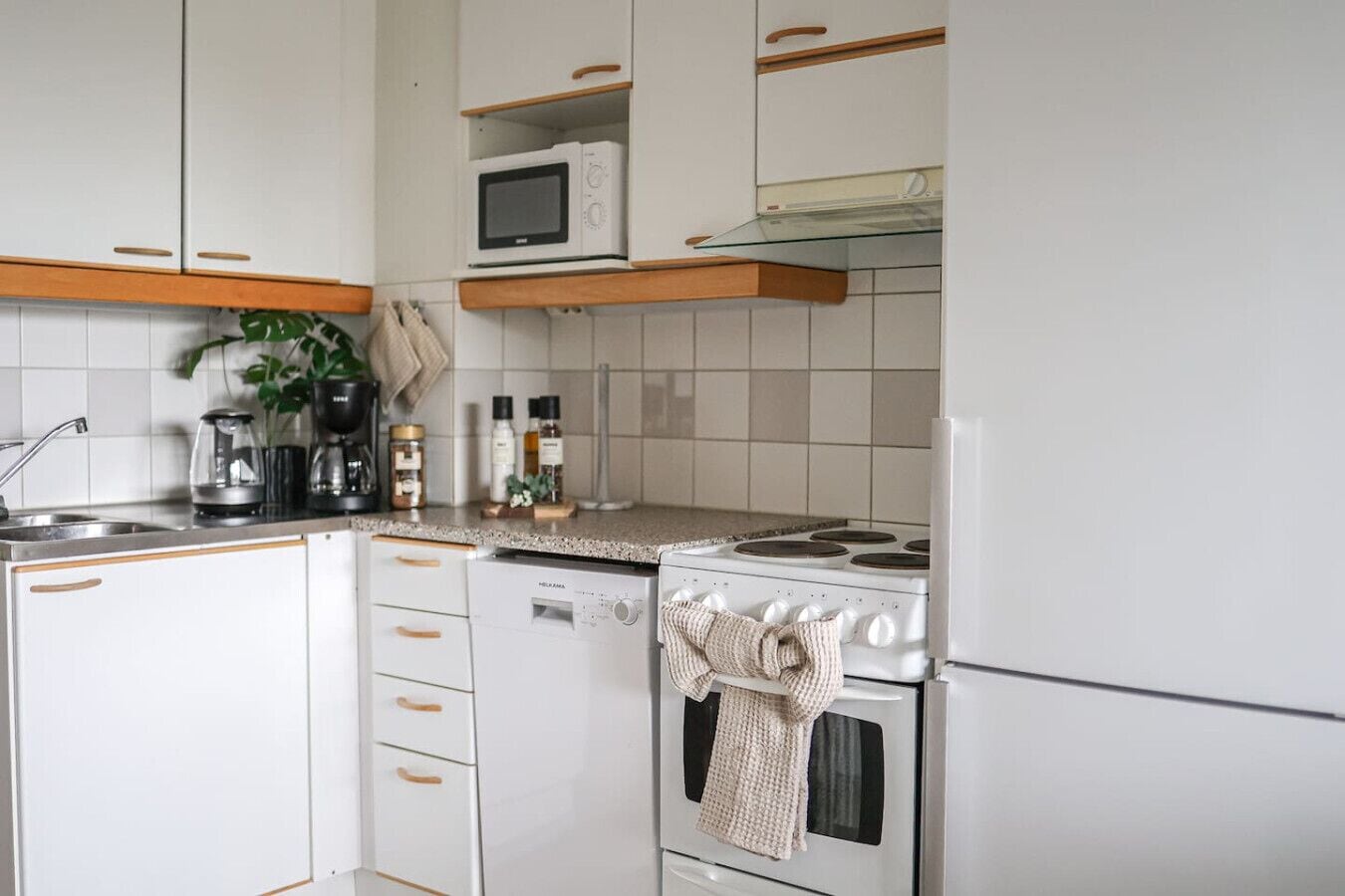 Mikrowelle, Ofen, Herdplatte, Geschirrspüler