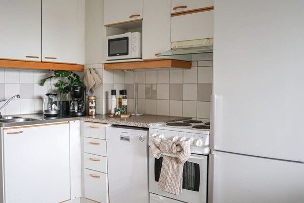 Micro-ondes, four, plaque de cuisson, lave-vaisselle