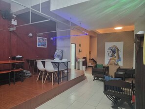 Habitación, 1 habitación, balcón, vista a la ciudad | Lounge