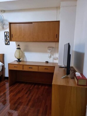 Room, 1 Bedroom, Balcony, City View | Room amenity