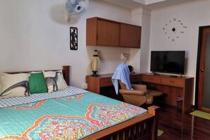 Zimmer, 1 Schlafzimmer, Balkon, Stadtblick | Zimmerausstattung