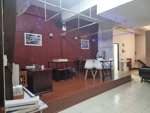 Room, 1 Bedroom, Balcony, City View | Dining