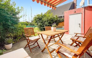 Outdoor dining - 2 bedroom gorgeous home in Friedrichskoog (Friedrichskoog)