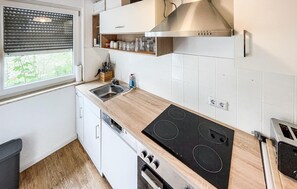 Fridge, stovetop, dishwasher, coffee/tea maker - Stunning home in Friedrichskoog with WiFi (Friedrichskoog)