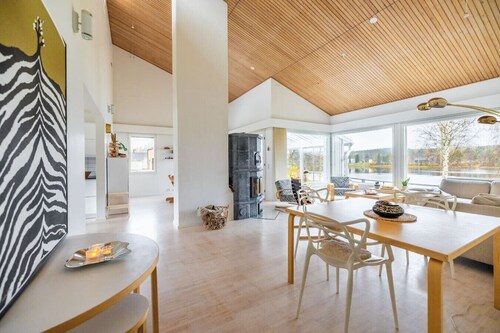 Lakeside Aurora Retreat By BookLapland