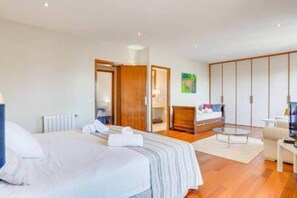 4 bedrooms, iron/ironing board, free WiFi, bed sheets