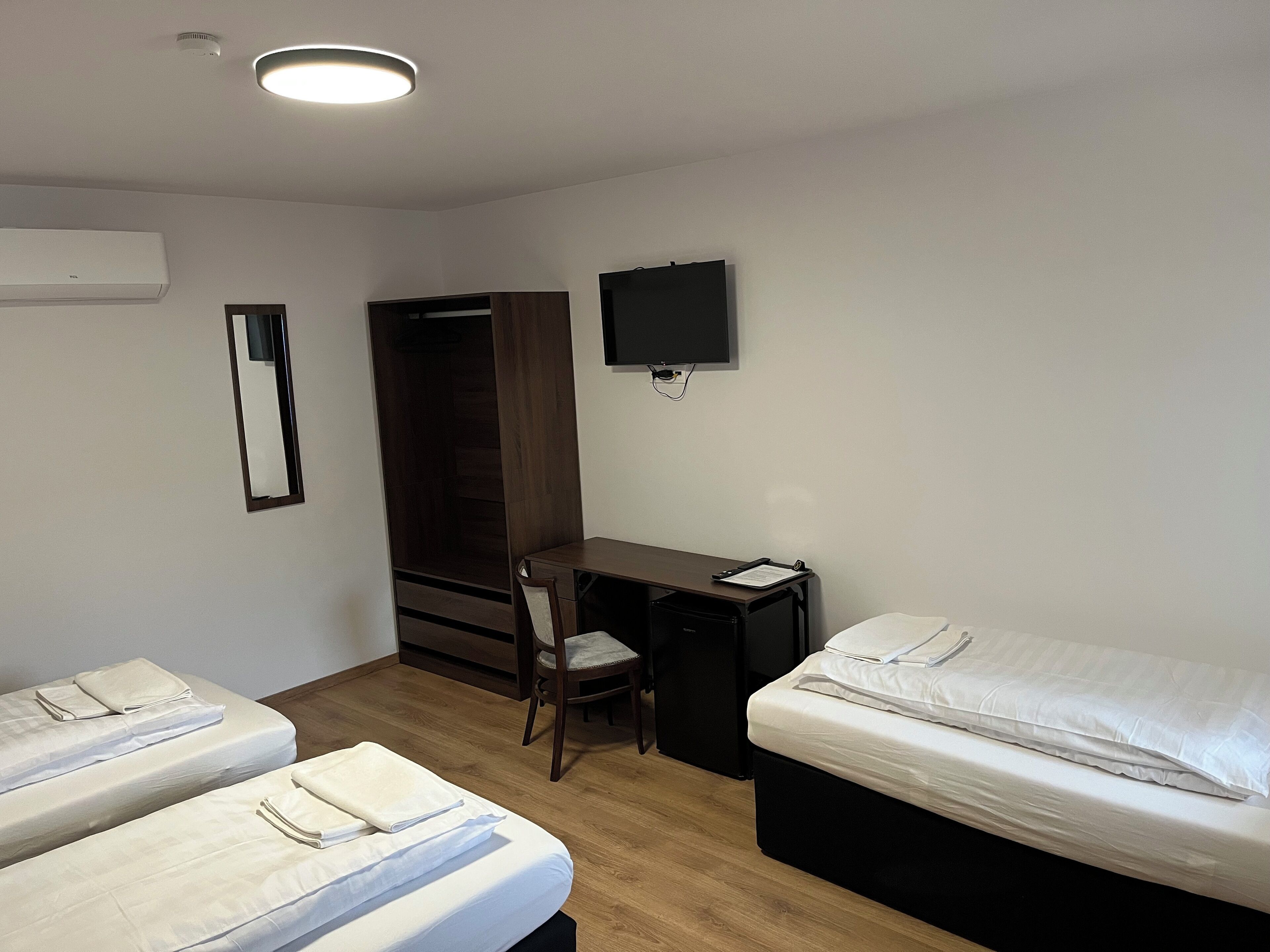 Standard Triple Room, Courtyard View | Desk, free WiFi