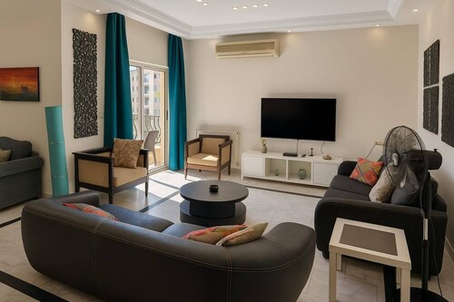 Central Family Apartment 