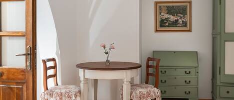 5 bedrooms, iron/ironing board, travel cot, free WiFi