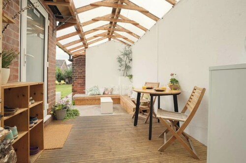 Bright Stylish Apartment, 10 Mins to Peaks & City