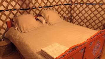 Tabla de planchar con plancha, Internet, ropa de cama