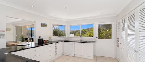 Mikrobølgeovn, ovn, kogeplade, opvaskemaskine