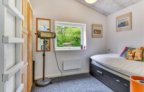 4 bedrooms, free WiFi - Nice home in Blåvand with sauna (Blåvand)