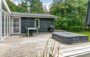 Outdoor dining - Nice home in Blåvand with sauna (Blåvand)