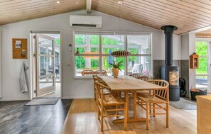 Dining - Nice home in Blåvand with sauna (Blåvand)