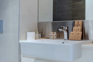 Deluxe Apartment, Balcony, Courtyard View | Bathroom - Bluewaters Residences -Bluewaters Island (Dubai)