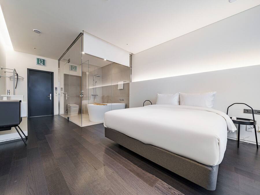 Deluxe Double Room, City View | Desk, laptop workspace, free WiFi