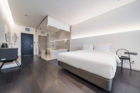 Habitación Deluxe doble, vistas a la ciudad | Escritorio, espacio para trabajar con un portátil, wifi gratis. Lascene Hotel