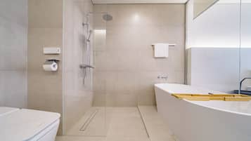 Deluxe Double Room, City View | Bathroom