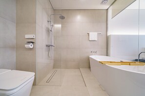 Deluxe Double Room, City View | Bathroom | Hair dryer, bathrobes, towels, shampoo - Lascene Hotel (Pyeongtaek)