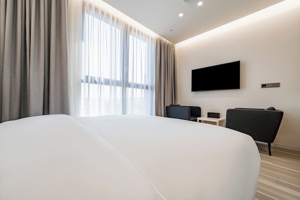 Kamar Double Standar, pemandangan kota | Meja kerja, ruang kerja ramah laptop, dan Wi-Fi gratis