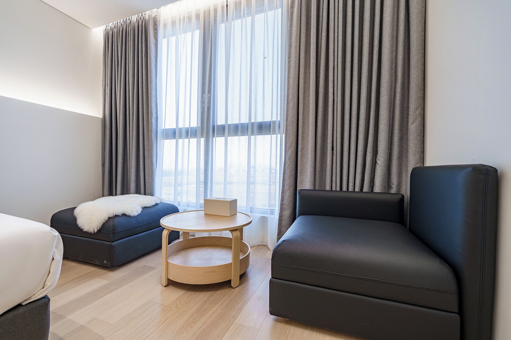 مكتب ومساحة عمل للكمبيوتر المحمول وواي فاي مجانًا