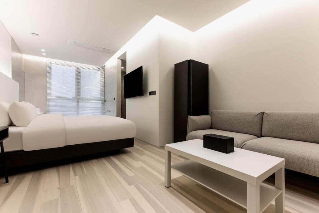 Deluxe Double Room, City View | Desk, laptop workspace, free WiFi