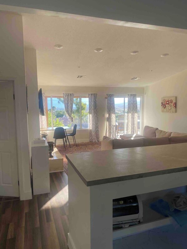 Interior - @ Marbella Lane - Majestic Desert Mountain Views (Desert Hot Springs)