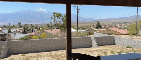 屋外ダイニングエリア