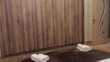 Iron/ironing board, WiFi, bed sheets