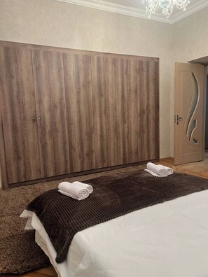 Iron/ironing board, WiFi, bed sheets