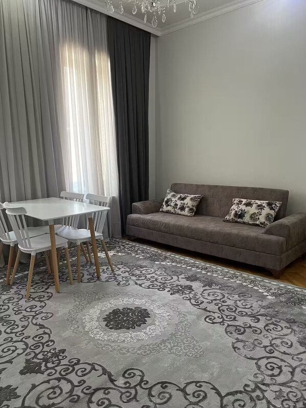 TV - Ivory Arch Inn (Kutaisi)