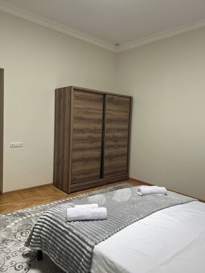 Ferros/tábuas de passar roupa, Wi-Fi, roupa de cama