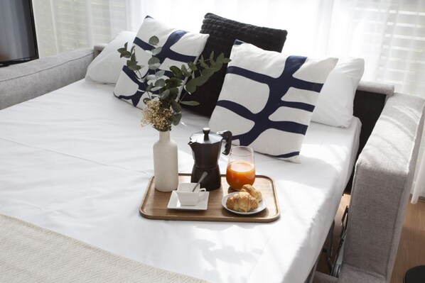 2 bedrooms, iron/ironing board, bed sheets