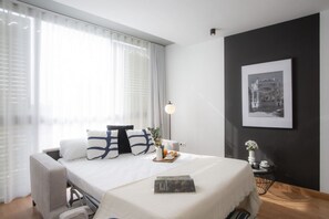 2 habitaciones, tabla de planchar con plancha y ropa de cama 