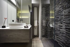 Shower, hair dryer, bidet, towels - Luxury Design Apartment Downtown - FREE PARKING (Milano)