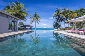 Kolam renang outdoor