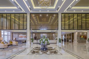 A spacious lobby with a polished marble floor, a reception desk, and a decorative centerpiece. - MeliĆ” Vinpearl Hai Phong Rivera (Hai Phong)