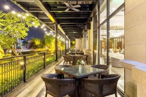 Bar (on property) - Melia Vinpearl Hai Phong Rivera (Haiphong)