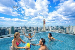 Pool - Luxury Downtown Bangkok 2BR 2BA · Sky Pool Gym · 5min Walk to Siam Paragon (Bangkok)