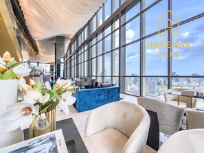 อพาร์ทเมนท์, 2 ห้องนอน, ระเบียง, วิวสวน | เลานจ์