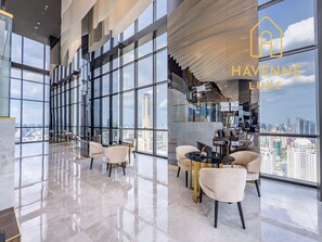 อพาร์ทเมนท์, 2 ห้องนอน, ระเบียง, วิวสวน | เลานจ์